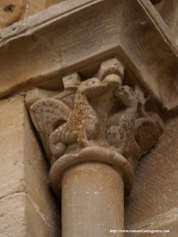 CAPITEL DEL EXTERIOR DEL TEMPLO - MÓNSTRUOS